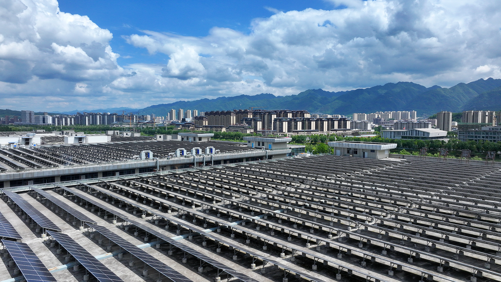 Rooftop photovoltaic power generation projects help enterprises reduce costs and increase efficiency in Fangxian County, Hubei Province, China, May 14, 2026. /VCG
