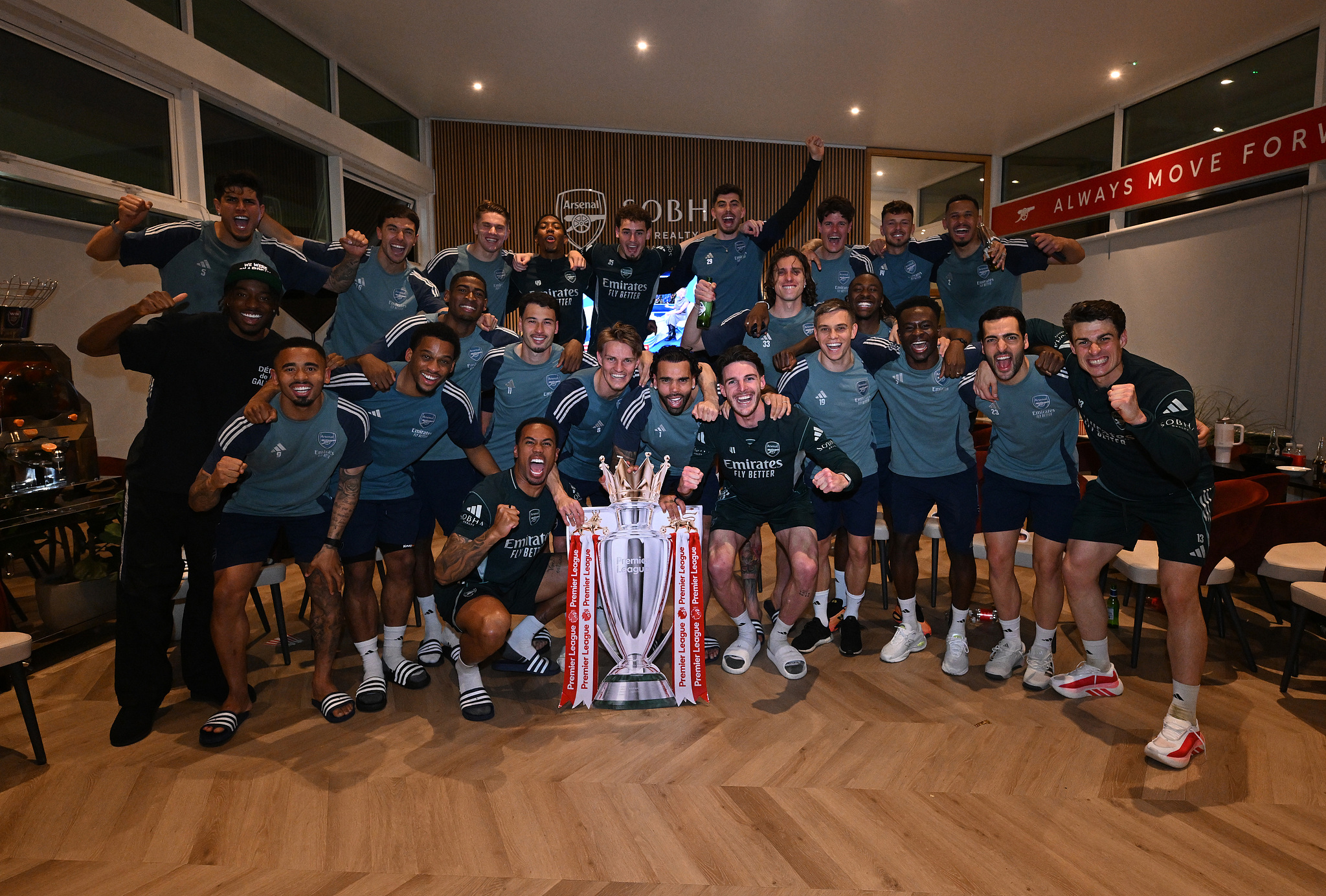 The Arsenal players celebrate winning the Premier League after watching AFC Bournemouth v Manchester City at Sobha Realty Training Centre in London Colney, England, May 19, 2026. /VCG