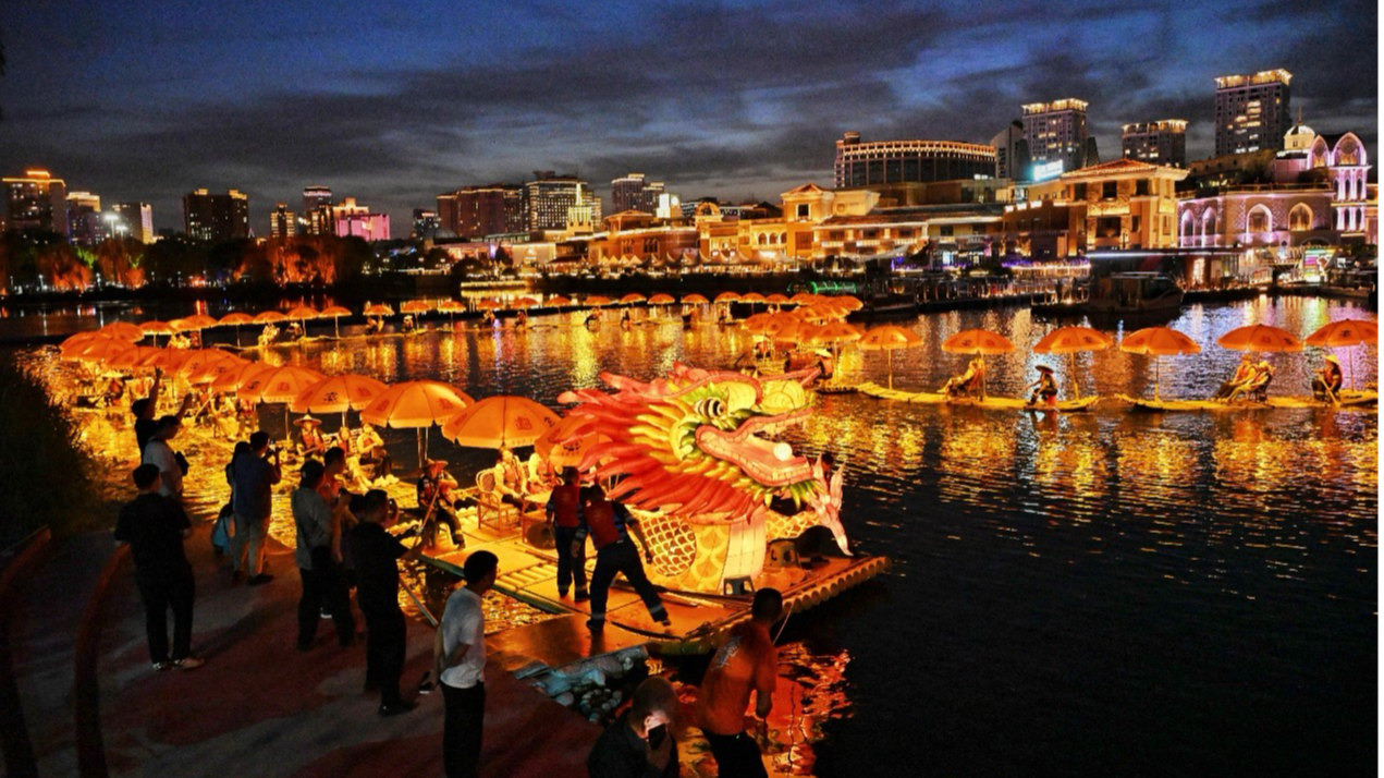Golden Dragon Parade lights up Beijing’s Liangma River