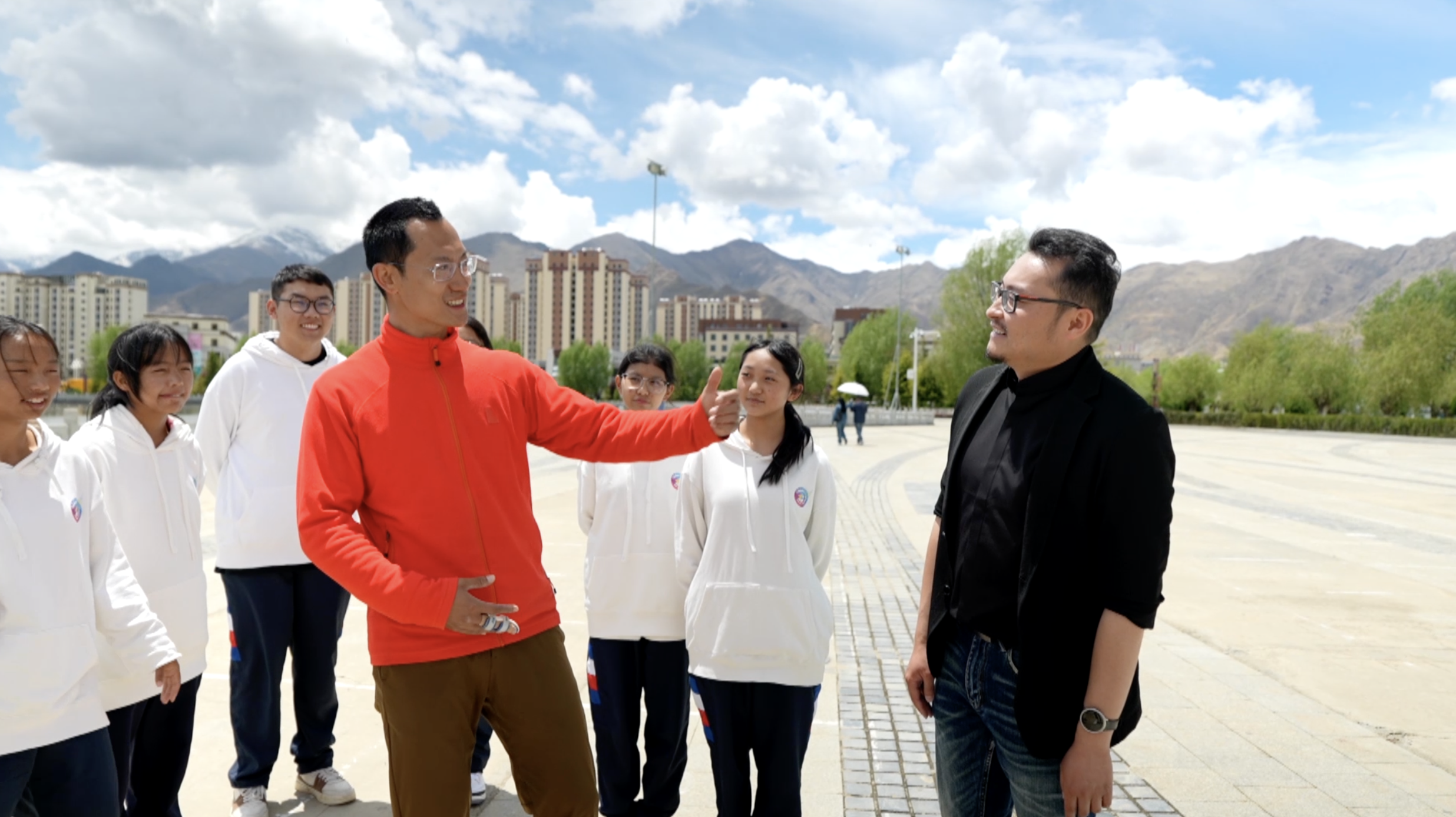 Hip-hop in the Himalaya: A Lhasa teacher's street dance studio
