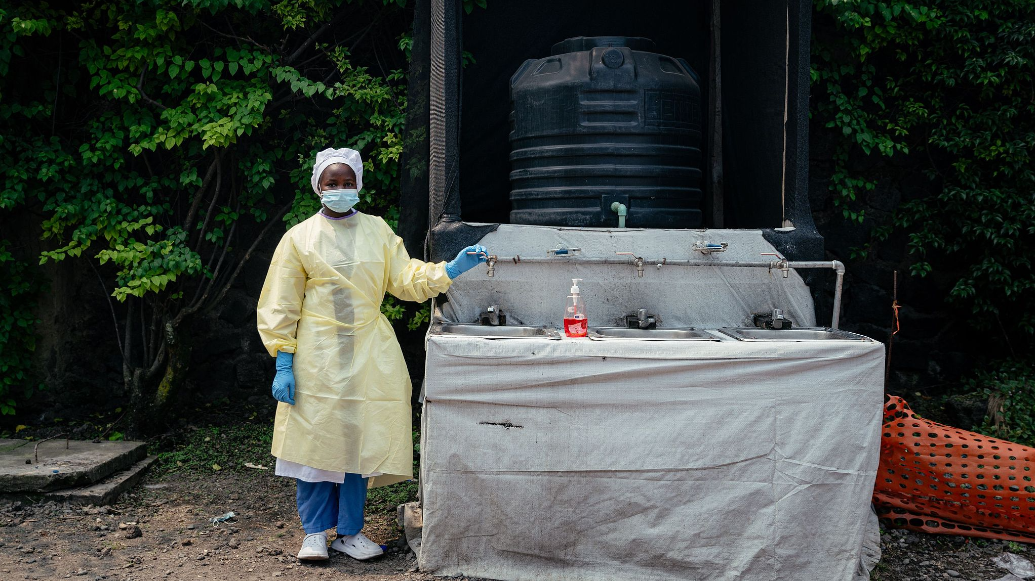 Roundup: DR Congo races to contain Ebola as death toll hits 136