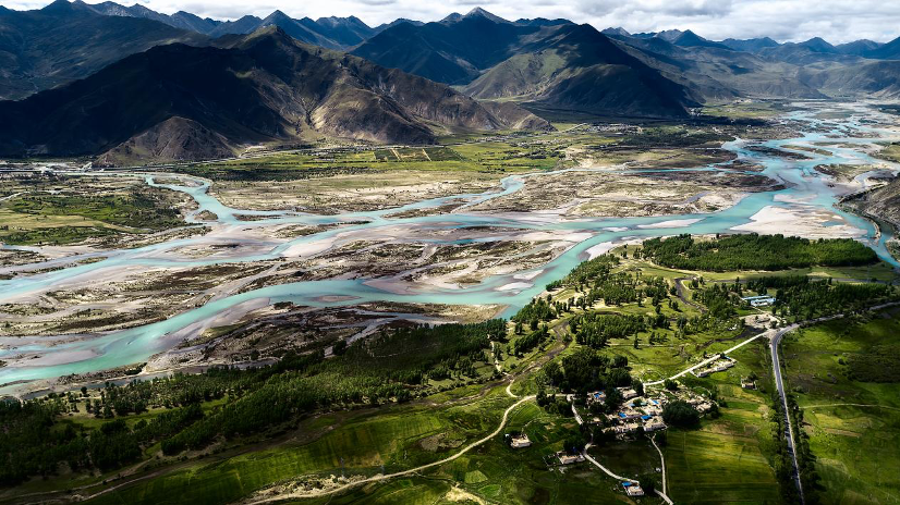 The Lhasa River in summer in Lhasa City, Xizang Autonomous Region, southwest China. /VCG