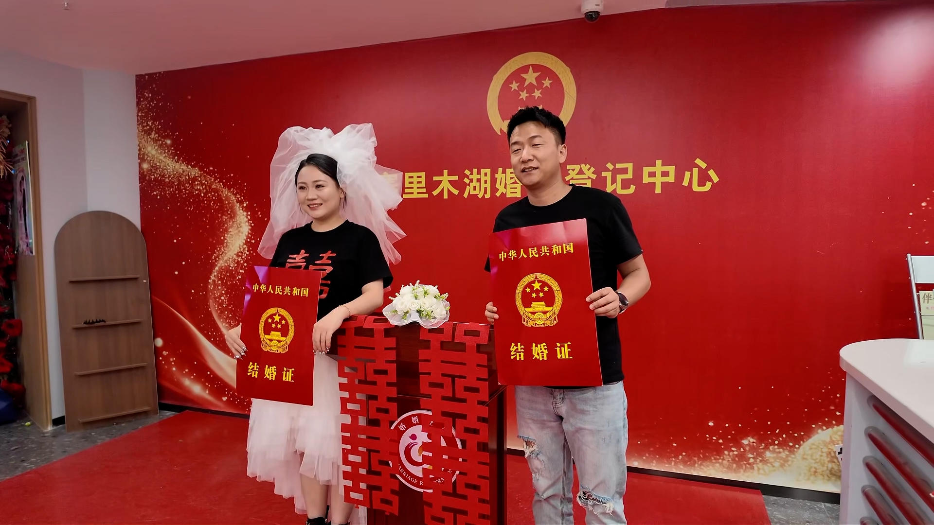 Lakeside love: Xinjiang's Sayram says 'I do' to 24/7 nuptials