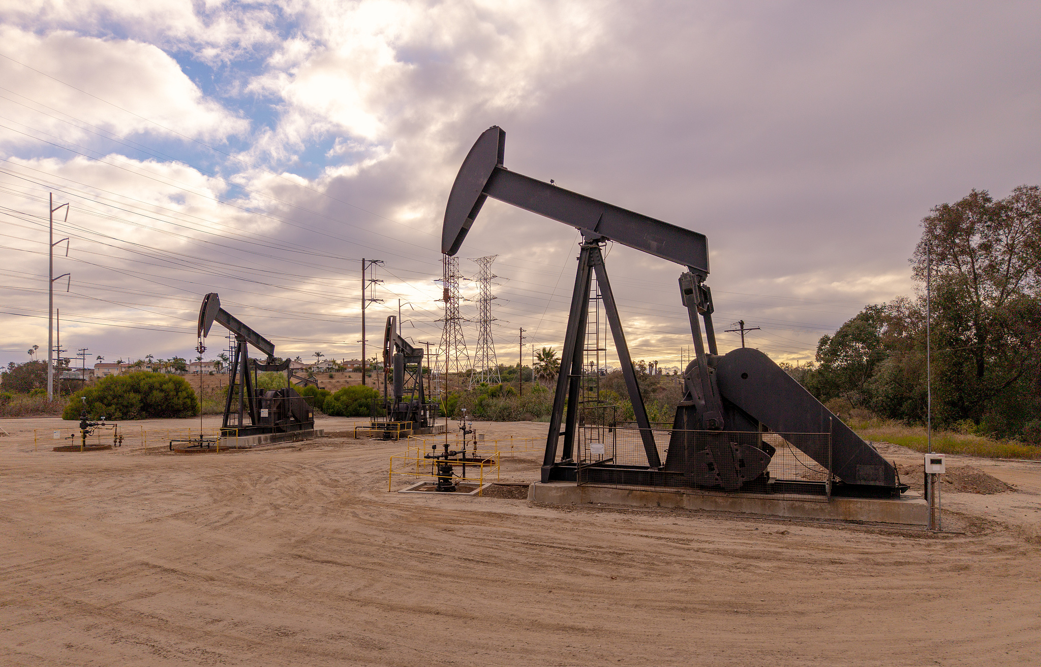 Oil pumpjacks at the Inglewood Oil Field in Culver City, California, the US, May 4, 2026. /VCG