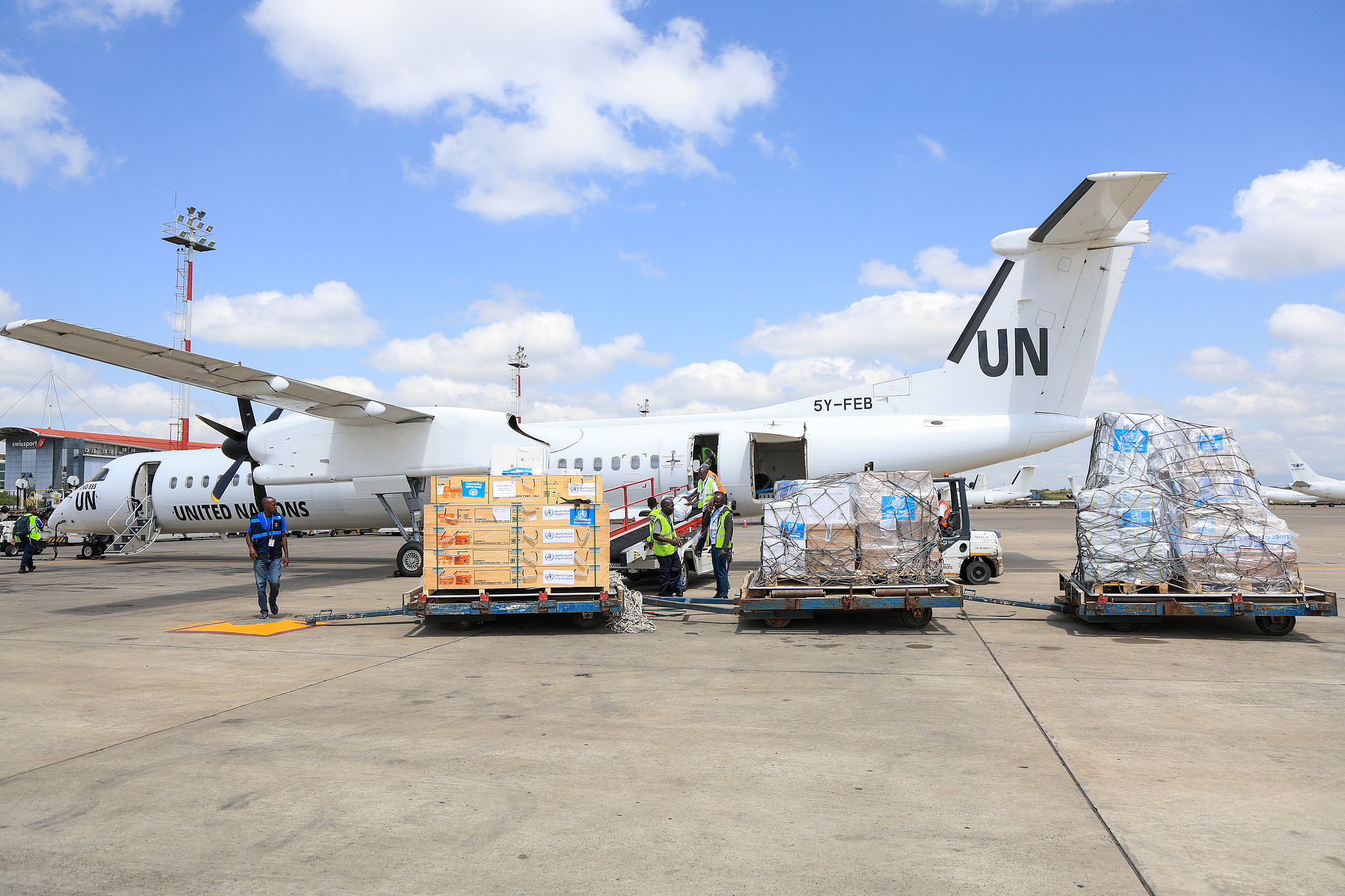 Workers load WHO emergency supplies onto a United Nations plane in Nairobi, Kenya, headed for Congo to combat the Ebola outbreak in Ituri Province, May 20, 2026. /VCG