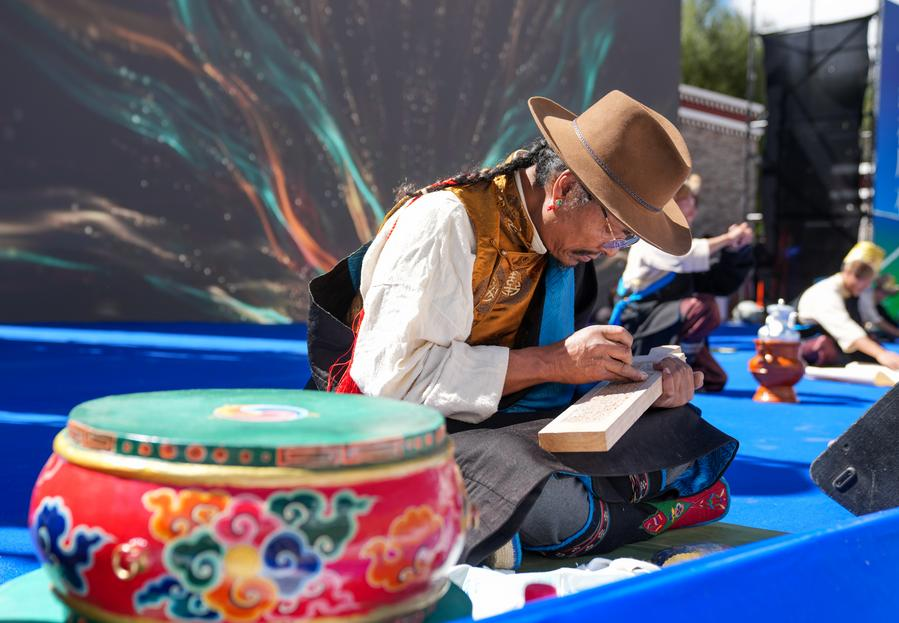 A craftsman carves wood during a festival of traditional Tibetan incense culture in Nyemo, a county in Lhasa, Xizang Autonomous Region, southwest China, September 12, 2025. /Xinhua