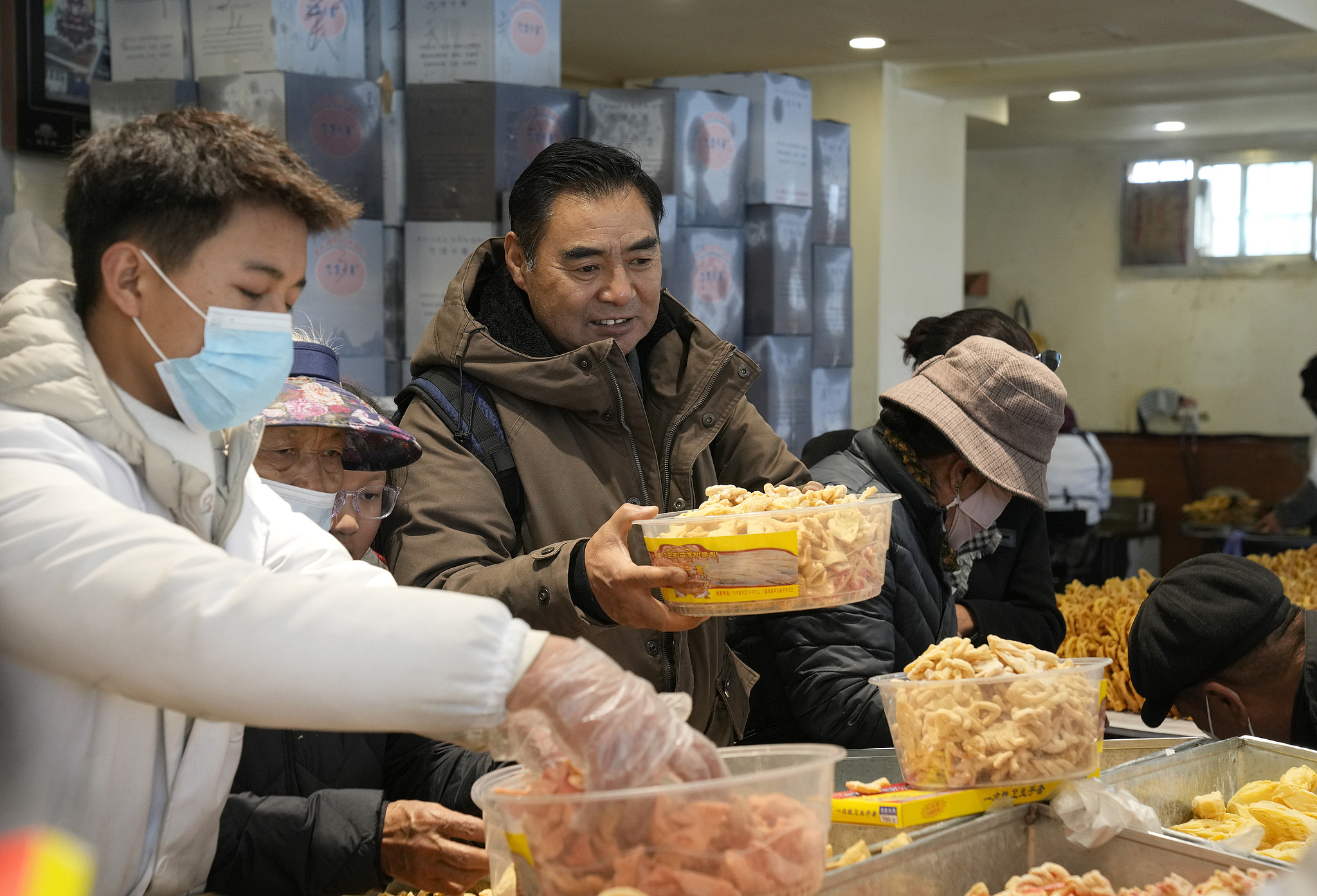 Shoppers buy kapse in local stores in Lhasa, February 4, 2026. /VCG