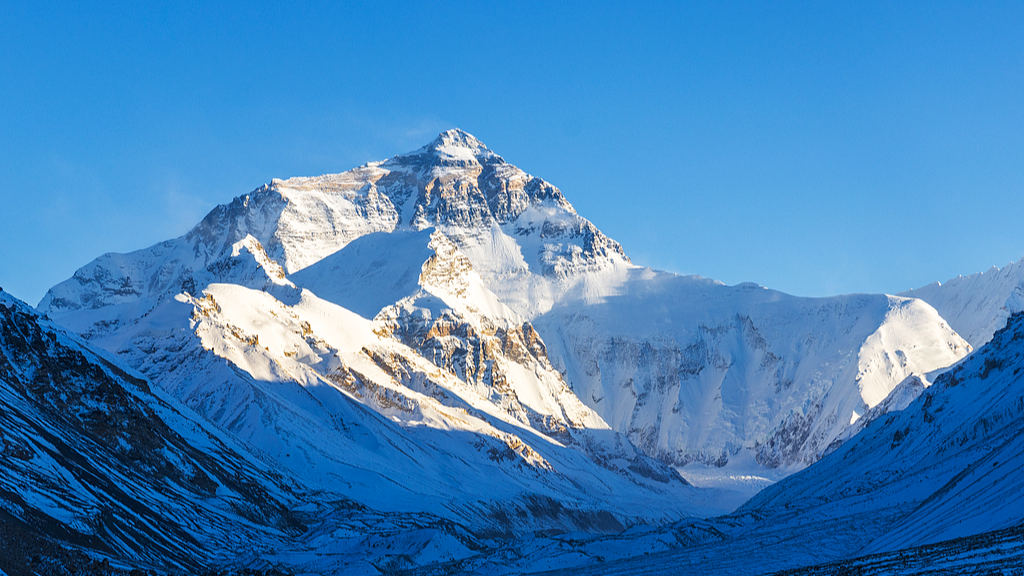 Live: The majestic Qomolangma, witness to Xizang's 75 years of growth