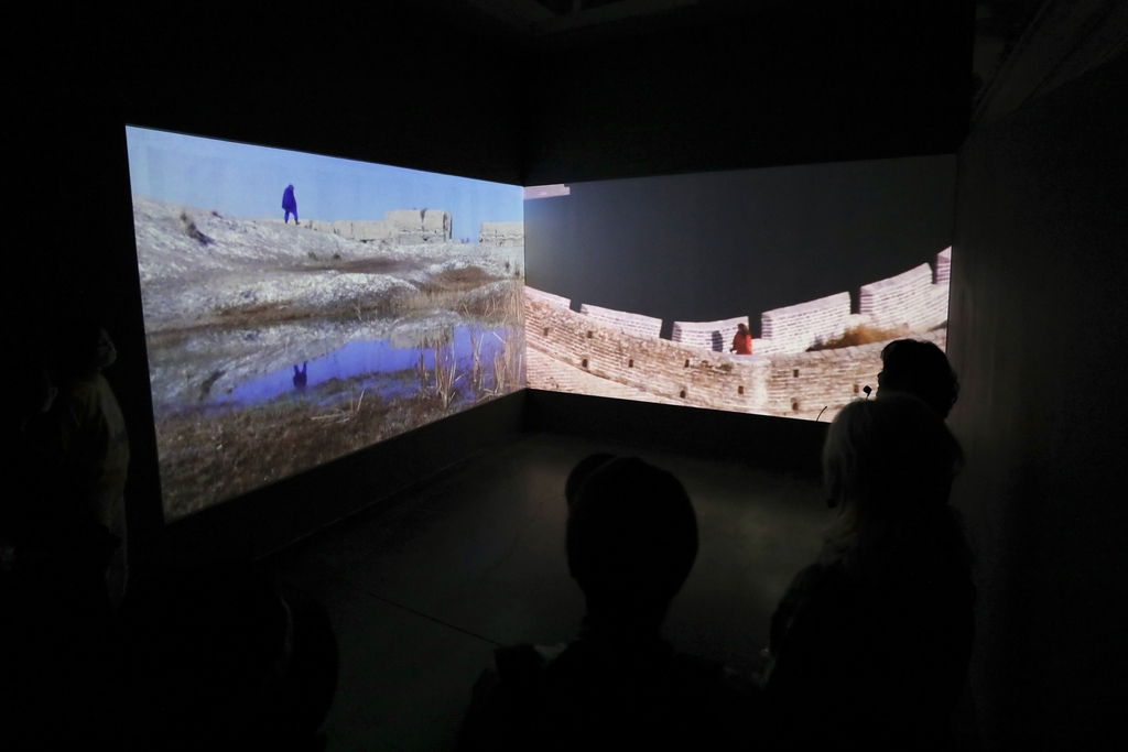 This undated photo shows Marina Abramovic's The Lovers, The Great Wall Walk on display at an exhibition in Beijing. /IC