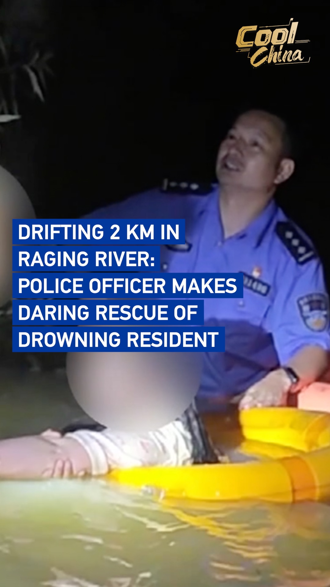Police officer makes daring rescue of drowning resident in SW China