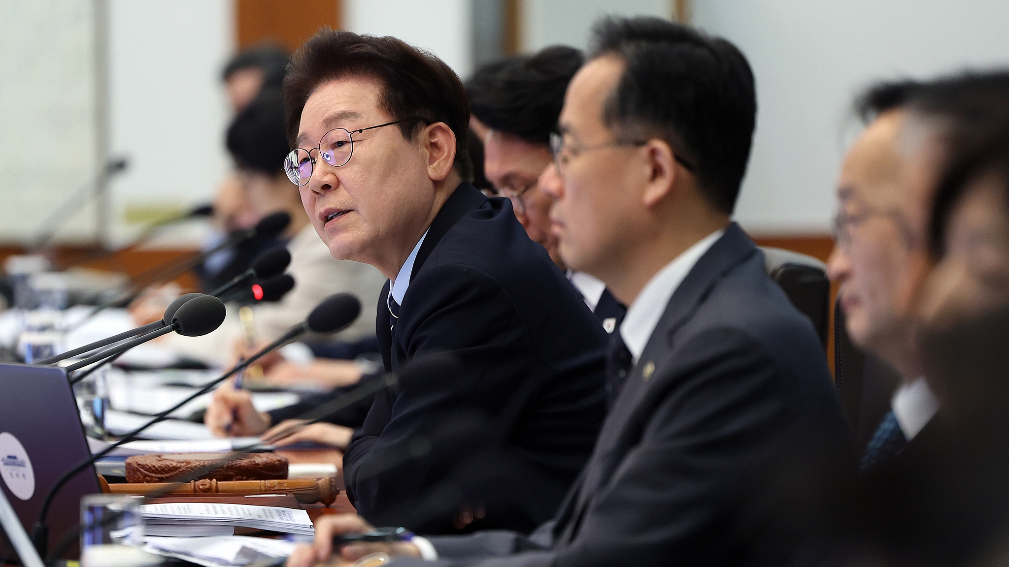 South Korean President Lee Jae Myung speaks during a cabinet meeting and emergency economic review session at the Blue House in Seoul, May 20, 2026. /VCG