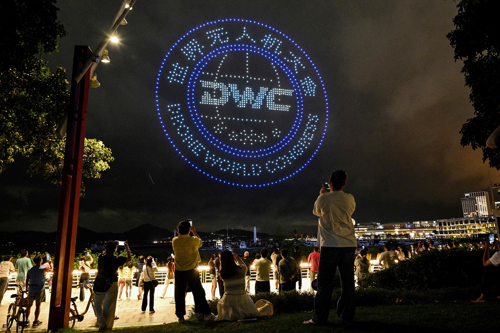 People enjoy a drone show in Shenzhen, south China's Guangdong Province, May 20, 2026, on the eve of Drone World Congress. /VCG