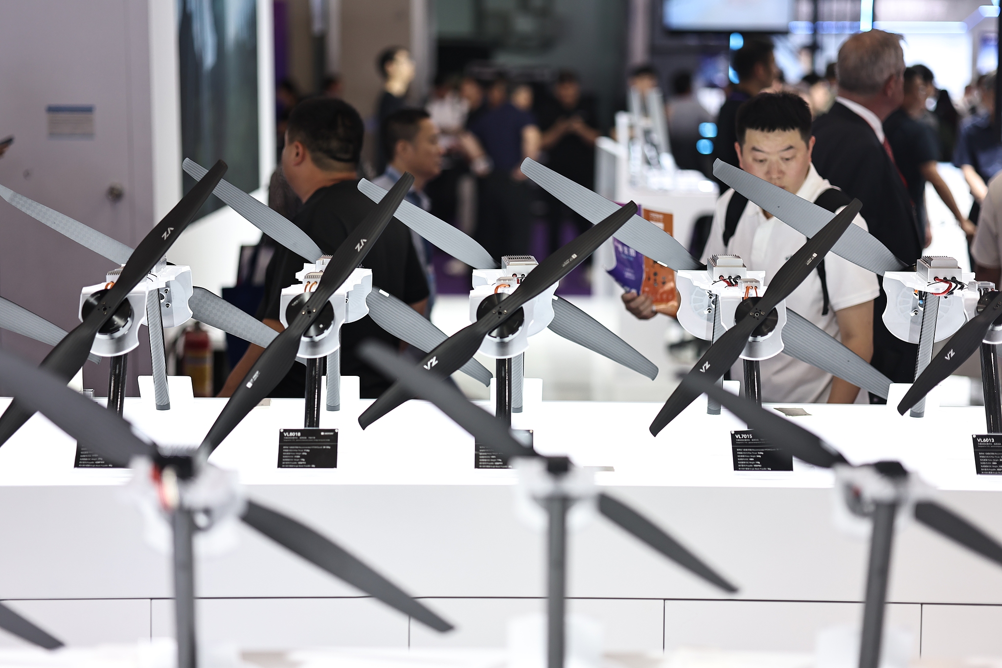 Visitors to the 10th Drone World Congress check on products in Shenzhen City, south China's Guangdong Province, May 22, 2026. /VCG
