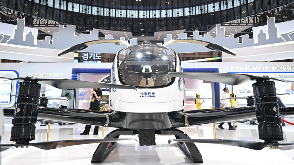 A view of a flying vehicle during the eighth Western China International Fair for Investment and Trade in southwest China's Chongqing Municipality, May 21, 2026. /VCG