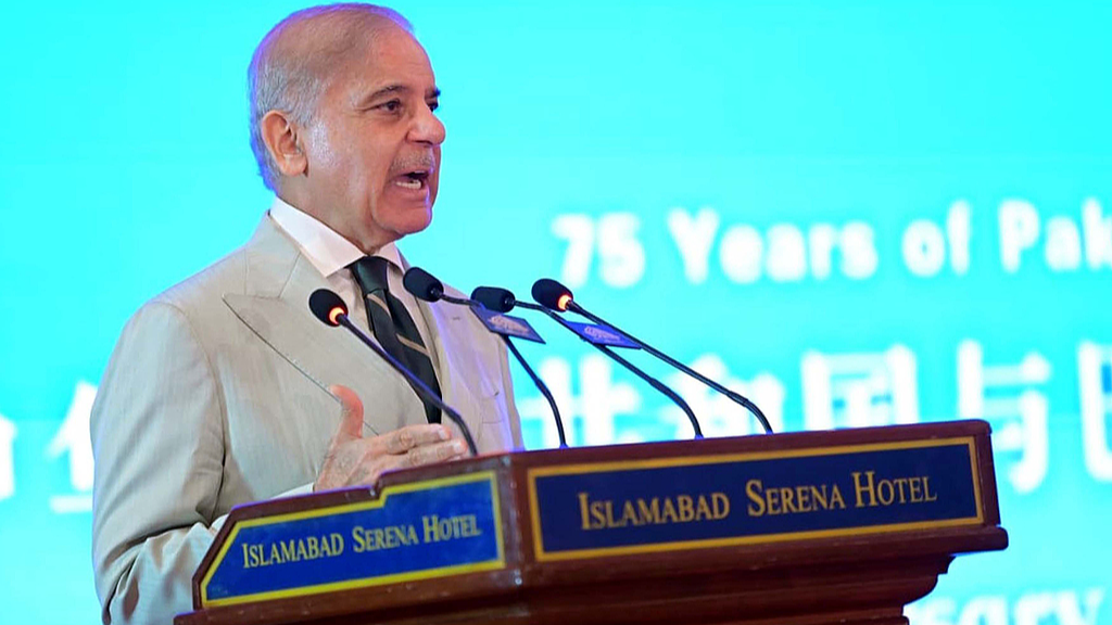 Pakistani PM Shehbaz Sharif arrives in Hangzhou to begin China visit
