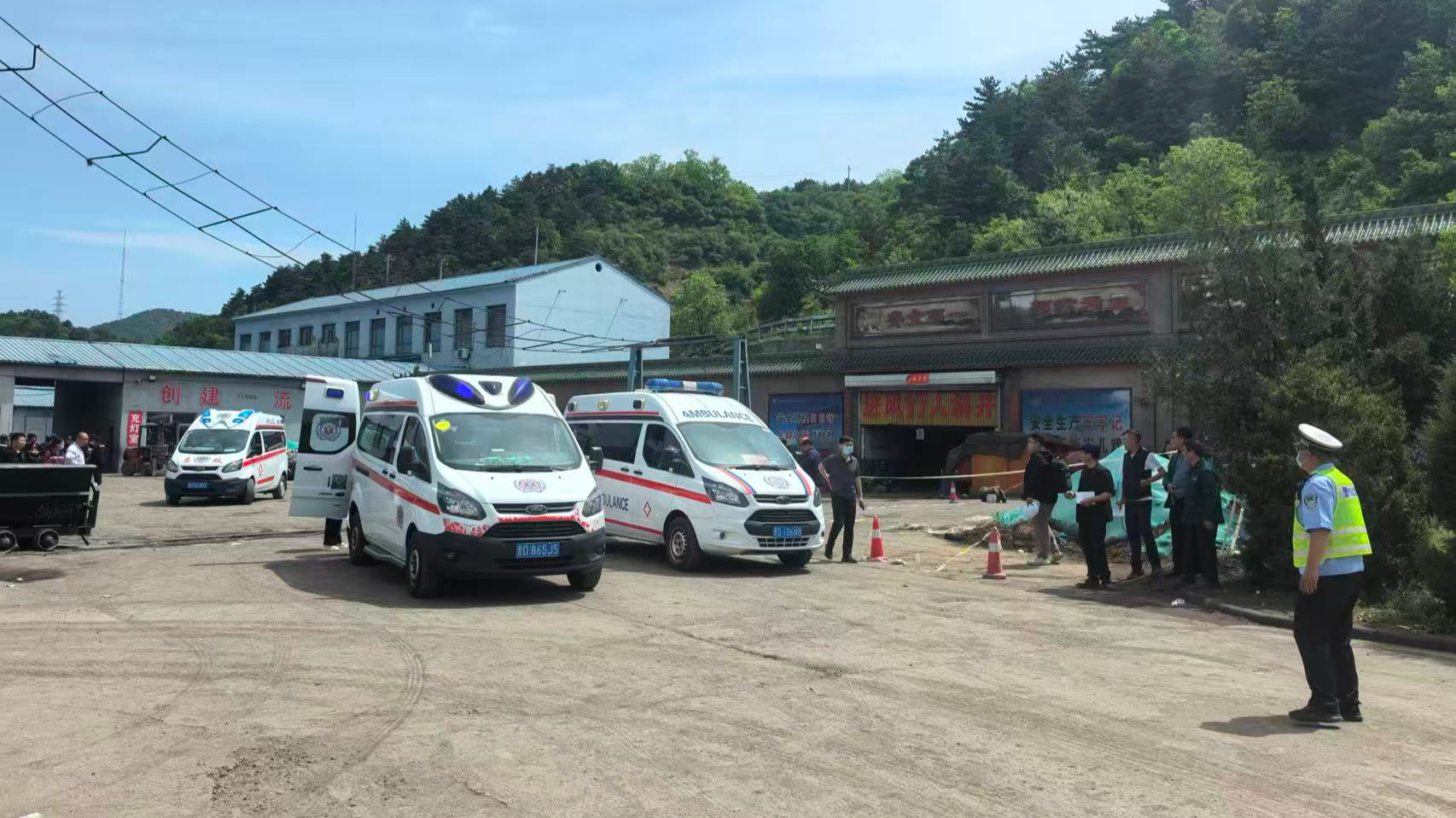 Xi urges all-out rescue efforts after north China coal mine accident