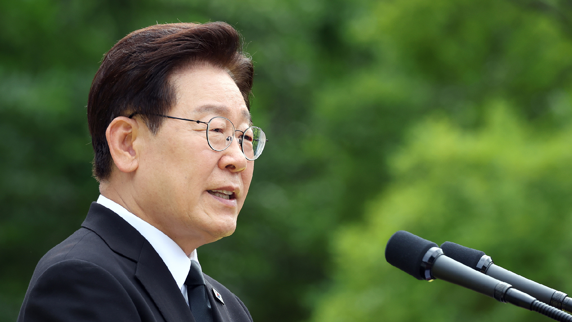 The Republic of Korea's (ROK) President Lee Jae Myung on Saturday vowed to carry on late President Roh Moo-hyun's efforts to promote peace on the Korean Peninsula at a memorial ceremony marking the 17th anniversary of Roh's death.