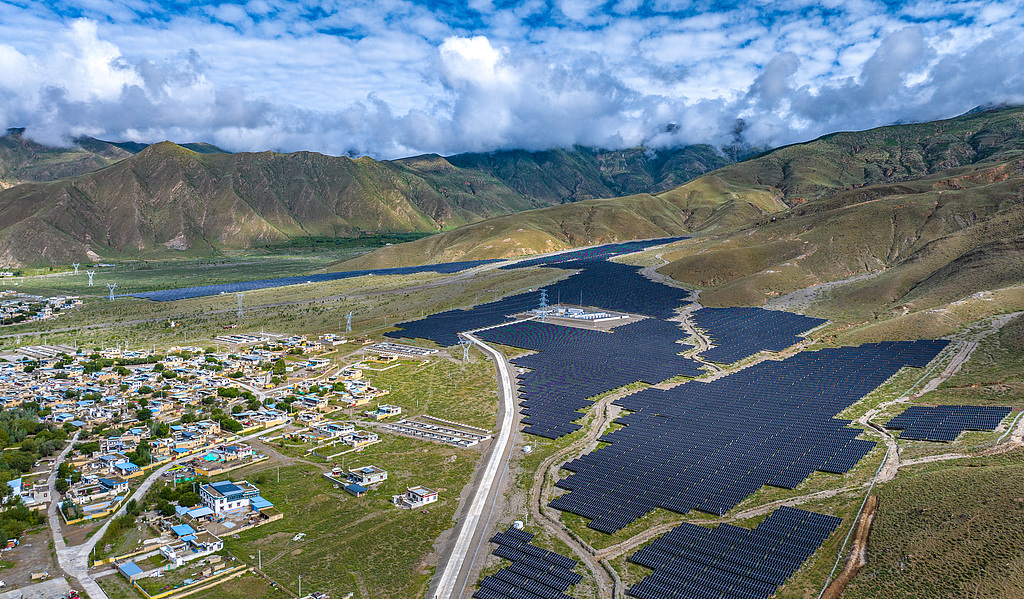 A grid-connected photovoltaic project in Shannan, Xizang Autonomous Region, China, August 10, 2024. /VCG