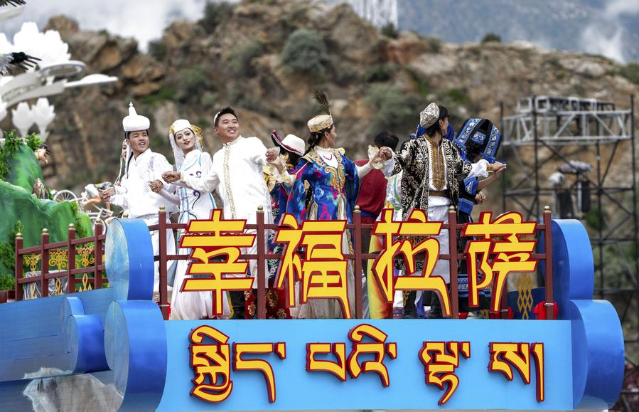 A parade float takes part in a grand gathering to celebrate Xizang Autonomous Region's 60th founding anniversary in Lhasa, southwest China's Xizang Autonomous Region, August 21, 2025. /Xinhua