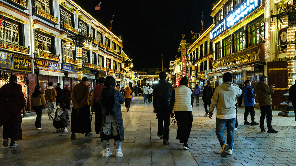 Tourists visit Barkhor Street surrounding the Jokhang Temple, Lhasa, capital city of southwest China's Xizang Autonomous Region, May 3, 2026. /VCG
