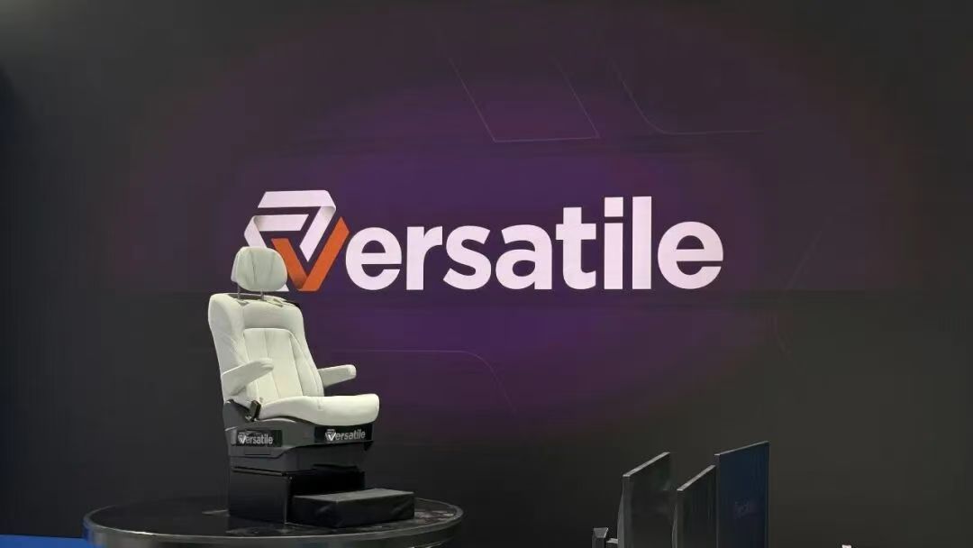 An electric turntable-driven cockpit features LED walls that render virtual scenes in real time. Photo: Courtesy of Versatile Media
