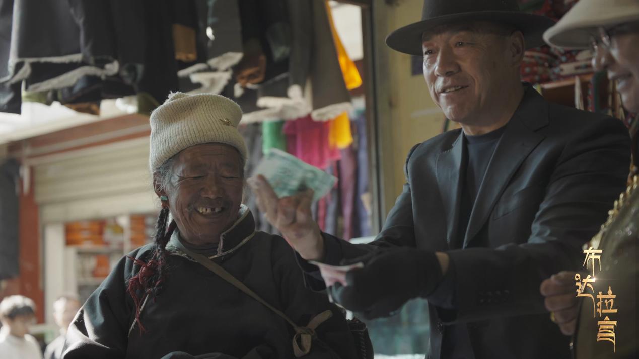 Ma Gadong runs a wholesale ethnic clothing business in his community in Xigaze, southwest China's Xizang Autonomous Region. /CGTN