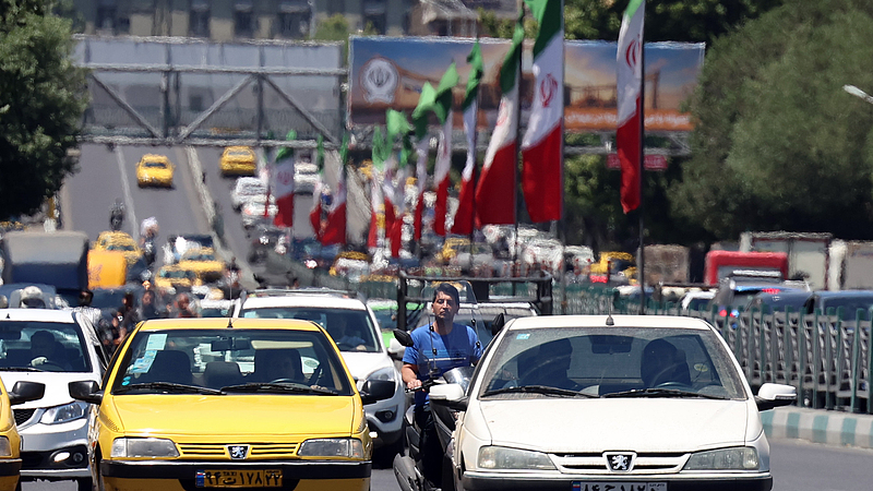 Iranians drive in a street in Tehran, Iran, 23 May 2026. Tensions between the US and Iran remain as mediation talks continue to reach an agreement on ending the US-Iran conflict and allowing the passage of ships through the Strait of Hormuz. /VCG