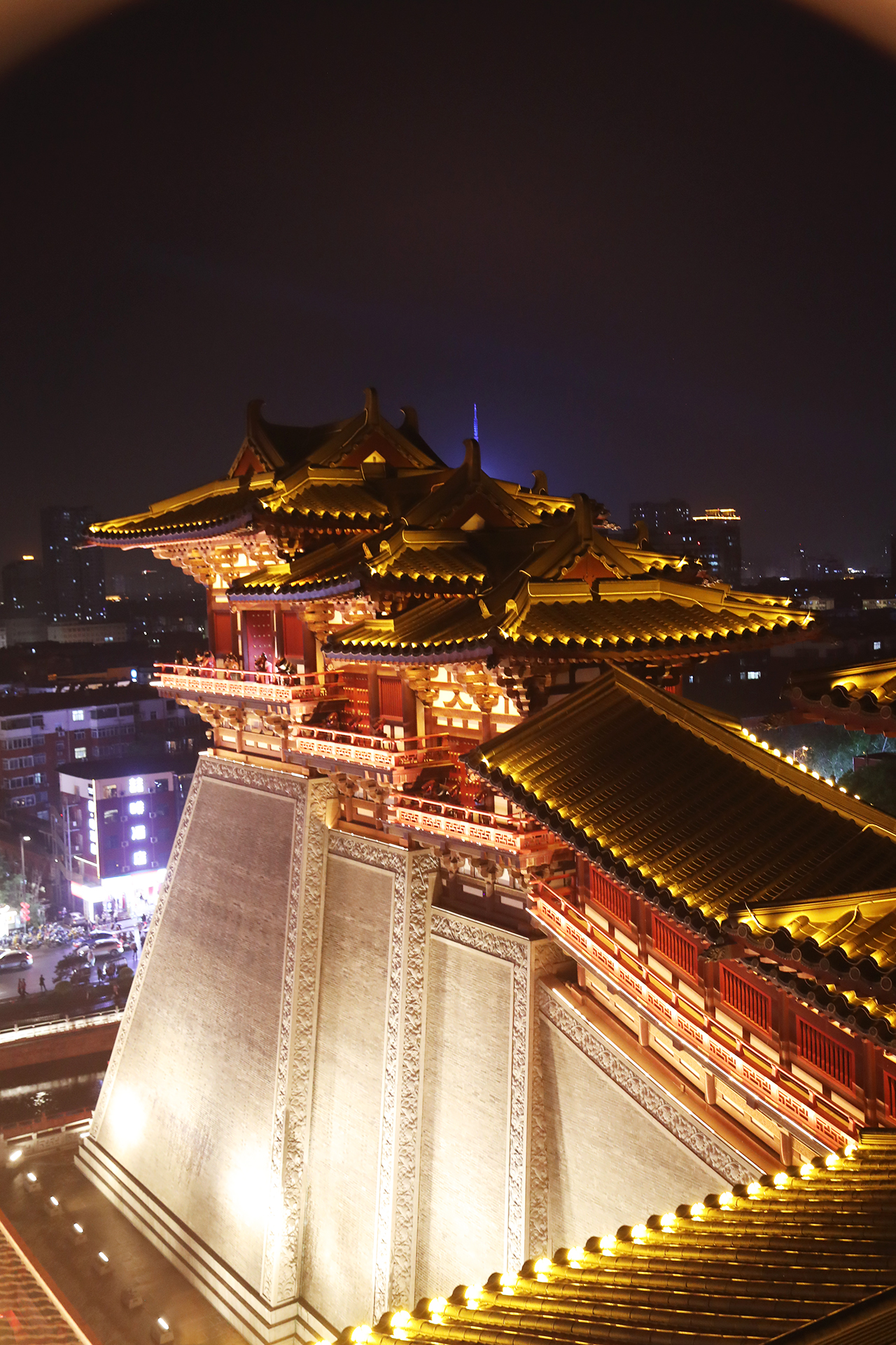 The Yingtianmen Gate in Luoyang, Henan Province features majestic architectural design. /CGTN