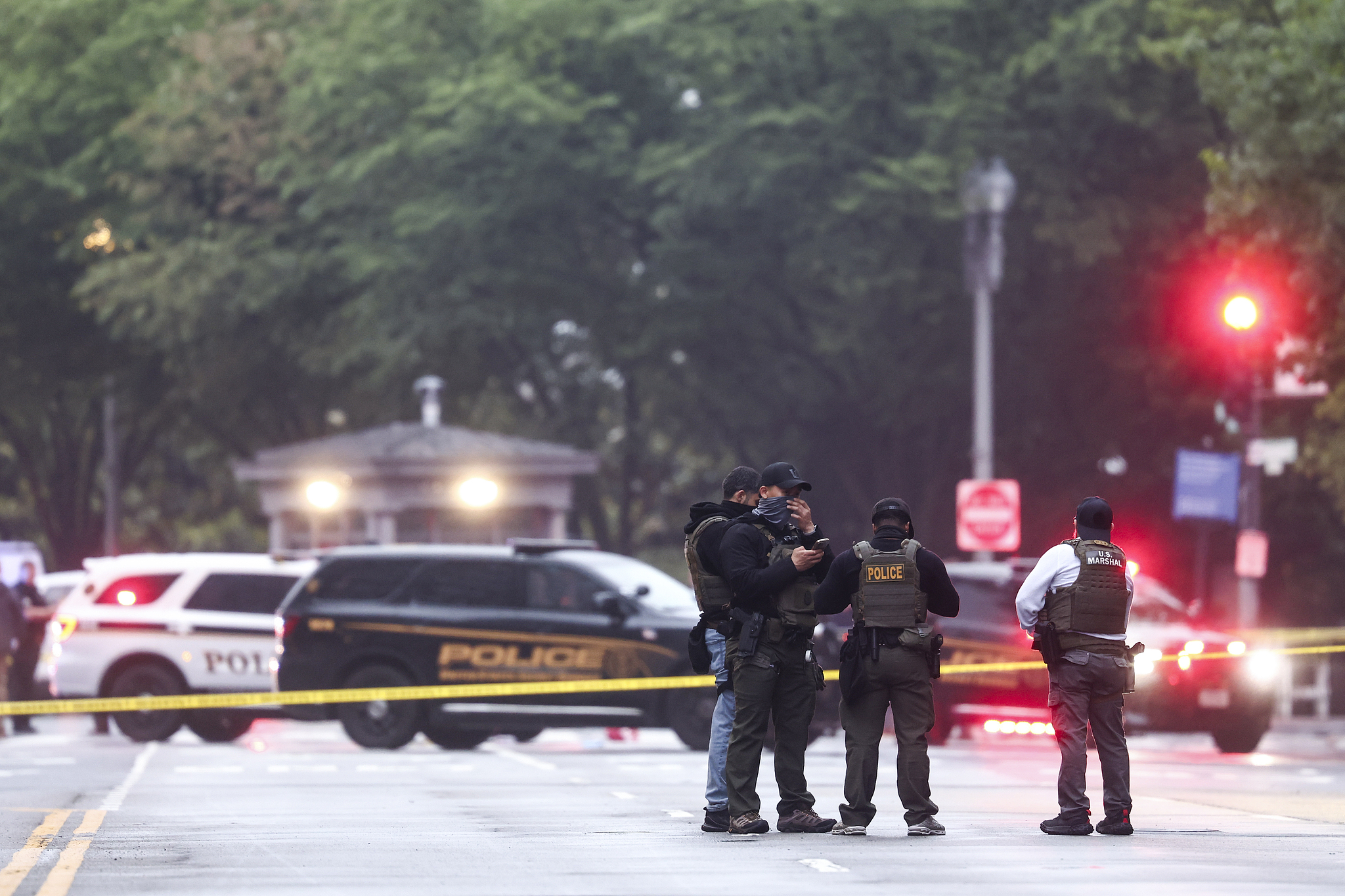 US Secret Service officers work on the scene of a shooting outside the White House following reports of gunfire near 17th Street and Pennsylvania Avenue in Washington, DC, US, May 23, 2026. /VCG
