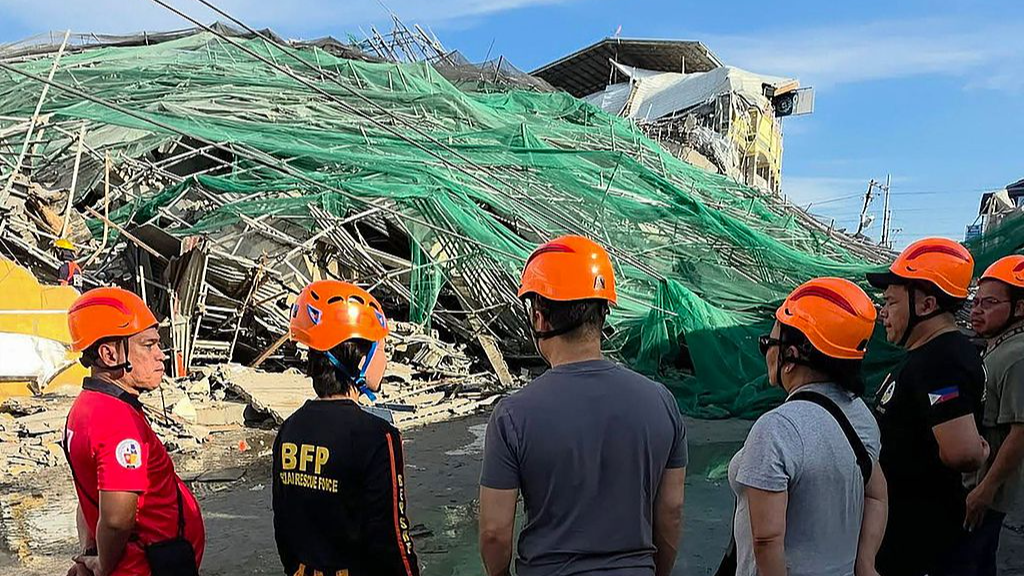 26 rescued from building collapse site in N. Philippines