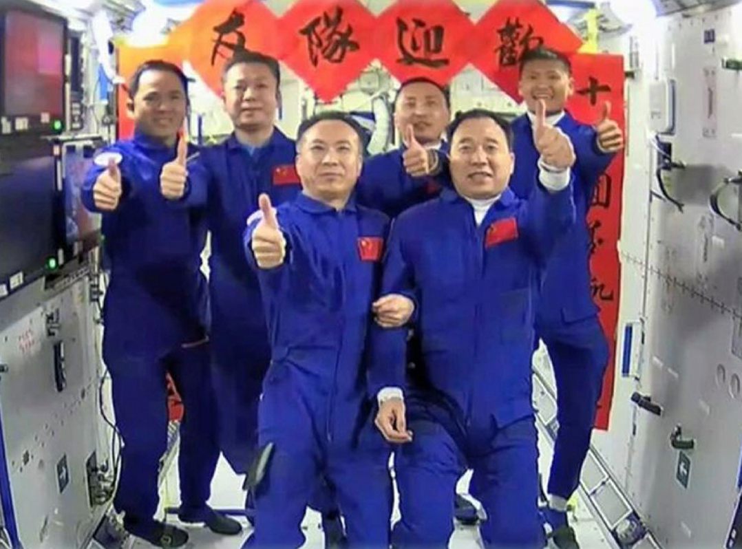 A group photo of Shenzhou-15 and Shenzhou-16 crews in space, May 30, 2023. /CMSA