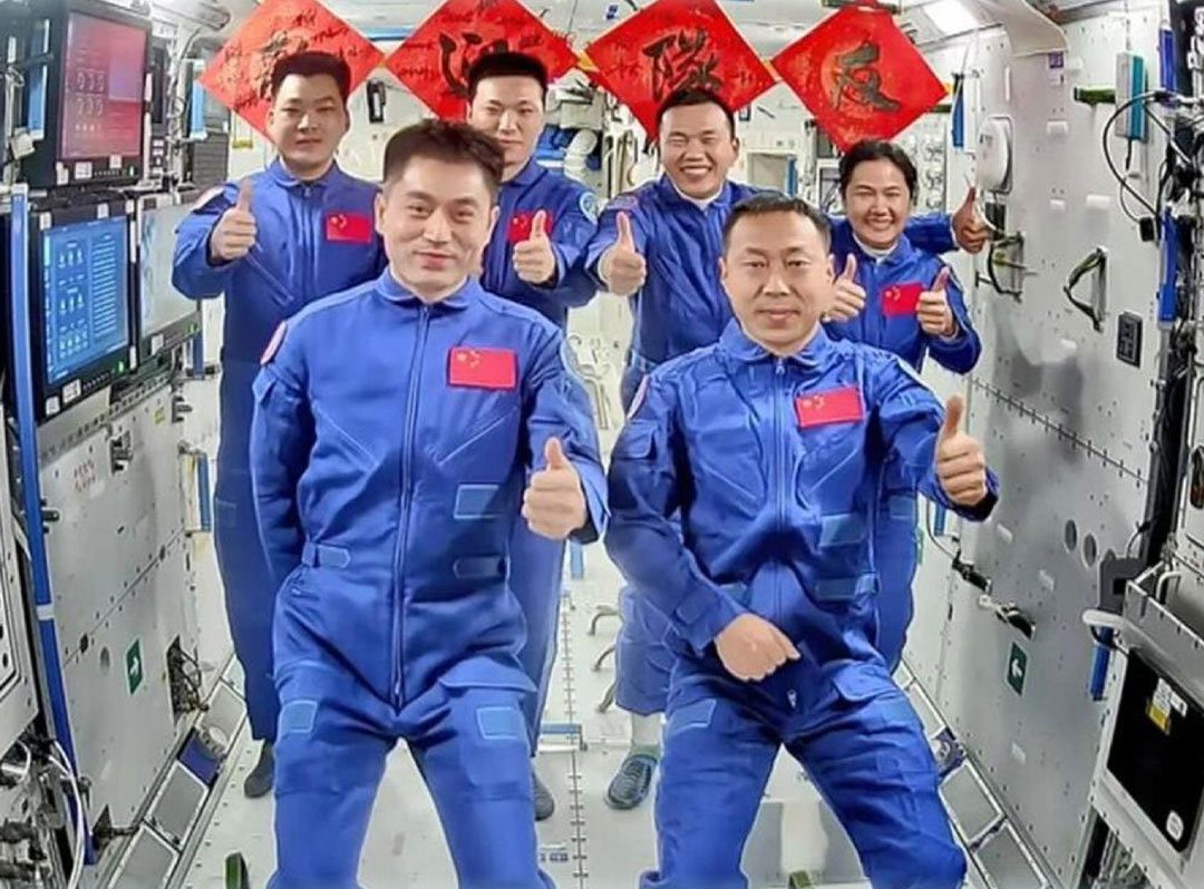 A group photo of Shenzhou-18 and Shenzhou-19 crews in space, October 30, 2024. /CMSA