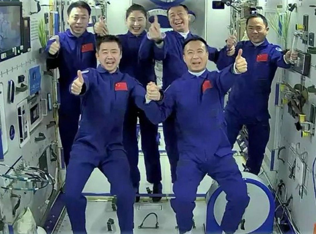 A group photo of Shenzhou-14 and Shenzhou-15 crews in space, November 30, 2022. /CMSA