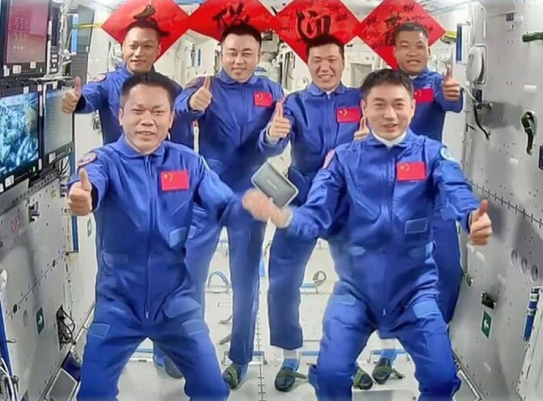 A group photo of Shenzhou-17 and Shenzhou-18 crews in space, April 26, 2024. /CMSA