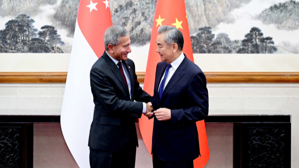 Chinese Foreign Minister Wang Yi (R), also a member of the Political Bureau of the Communist Party of China Central Committee, meets with Singaporean Foreign Minister Vivian Balakrishnan in Beijing, China, May 25, 2026. /Chinese Foreign Ministry