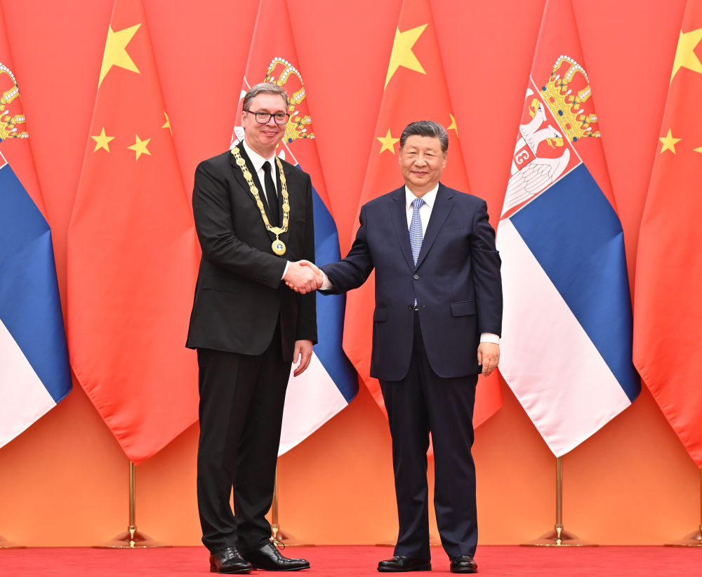 Chinese President Xi Jinping (R) shakes hands with Serbian President Aleksandar Vucic after awarding him the Friendship Medal of the People's Republic of China in Beijing, China, May 25, 2026. /Xinhua