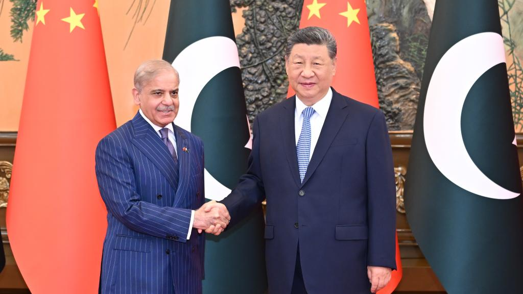 Chinese President Xi Jinping (R) meets with Pakistani Prime Minister Shehbaz Sharif, who is on an official visit to China, at the Great Hall of the People in Beijing, capital of China, May 25, 2026. /Xinhua