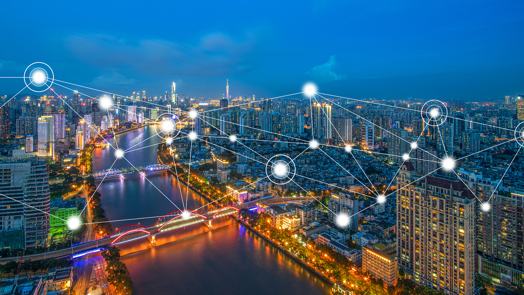 An image picturing Guangzhou's nightscape, enhanced by 5G intelligent communications. / VCG