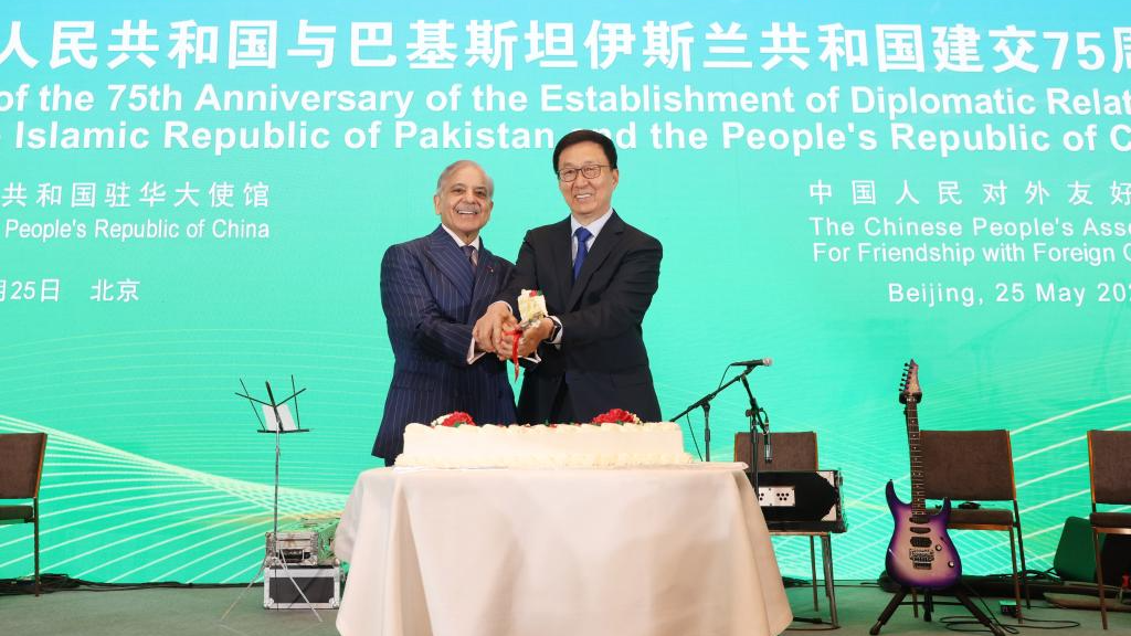 Chinese Vice President Han Zheng and Pakistani Prime Minister Shehbaz Sharif attend a reception celebrating the 75th anniversary of the establishment of diplomatic relations between China and Pakistan in Beijing, China, May 25, 2026. /VCG