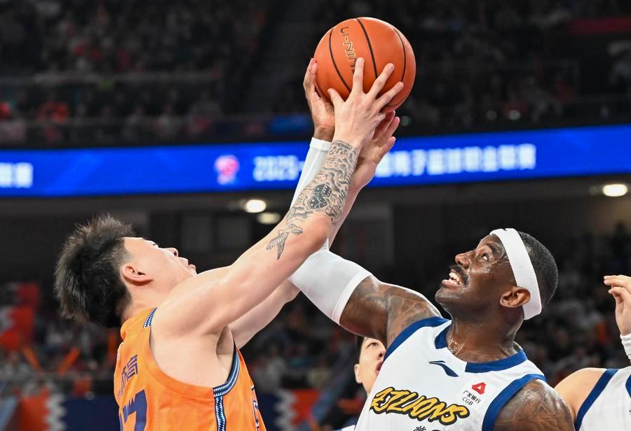 Zhang Zhenlin (L) of the Shanghai Sharks competes for the ball in Game 1 of the CBA Finals against the Guangsha Lions in east China's Shanghai Municipality, May 26, 2026. /Xinhua