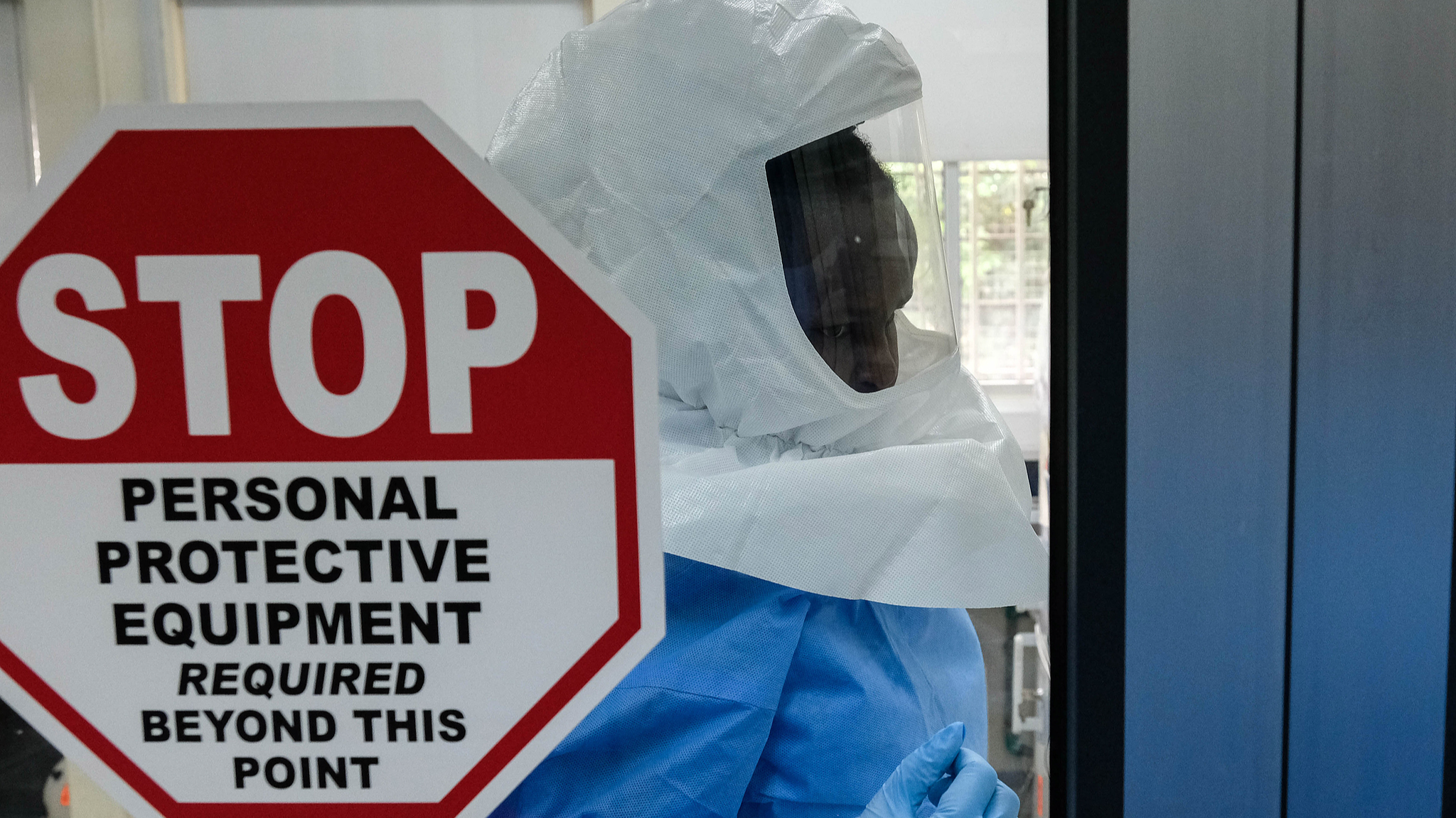 Canada and Thailand ramp up Ebola monitoring