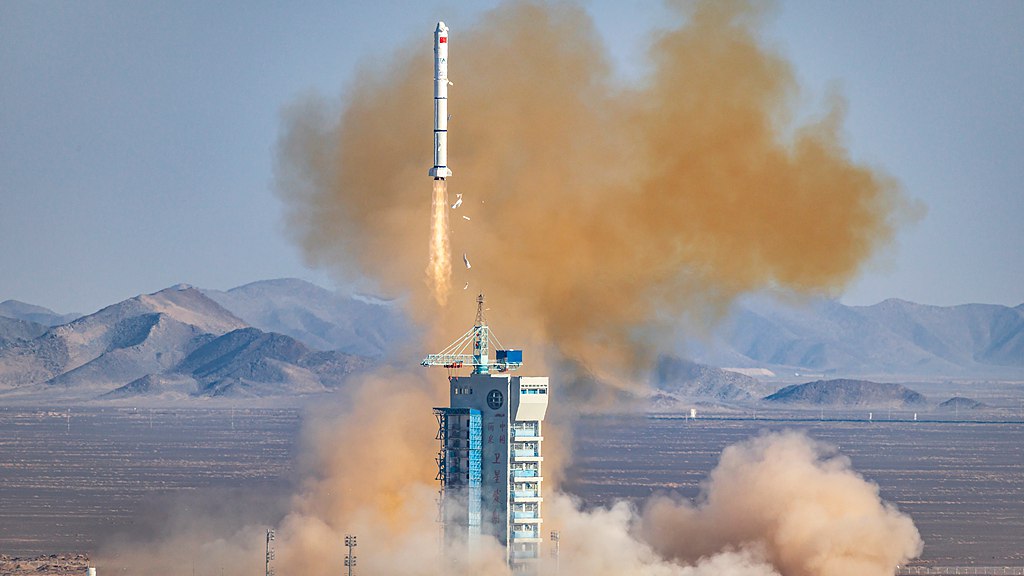 A Long March-2C rocket carrying the AlSat-3A satellite lifts off  from the Jiuquan Satellite Launch Center in northwest China, January 15, 2026. /VCG
