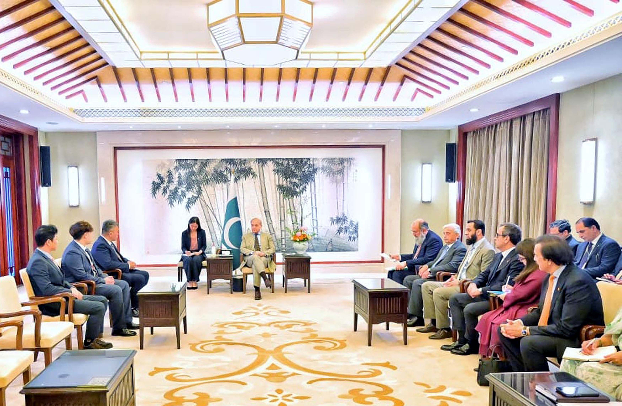 Pakistani Prime Minister Shehbaz Sharif meets with Chinese business executives in Hangzhou, Zhejiang Province, east China, May 24, 2026. /CFP