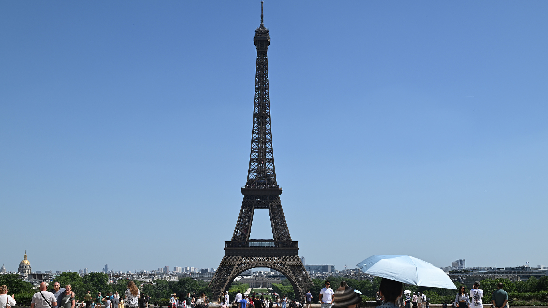 Live: Europe battles early heatwave as temperatures soar