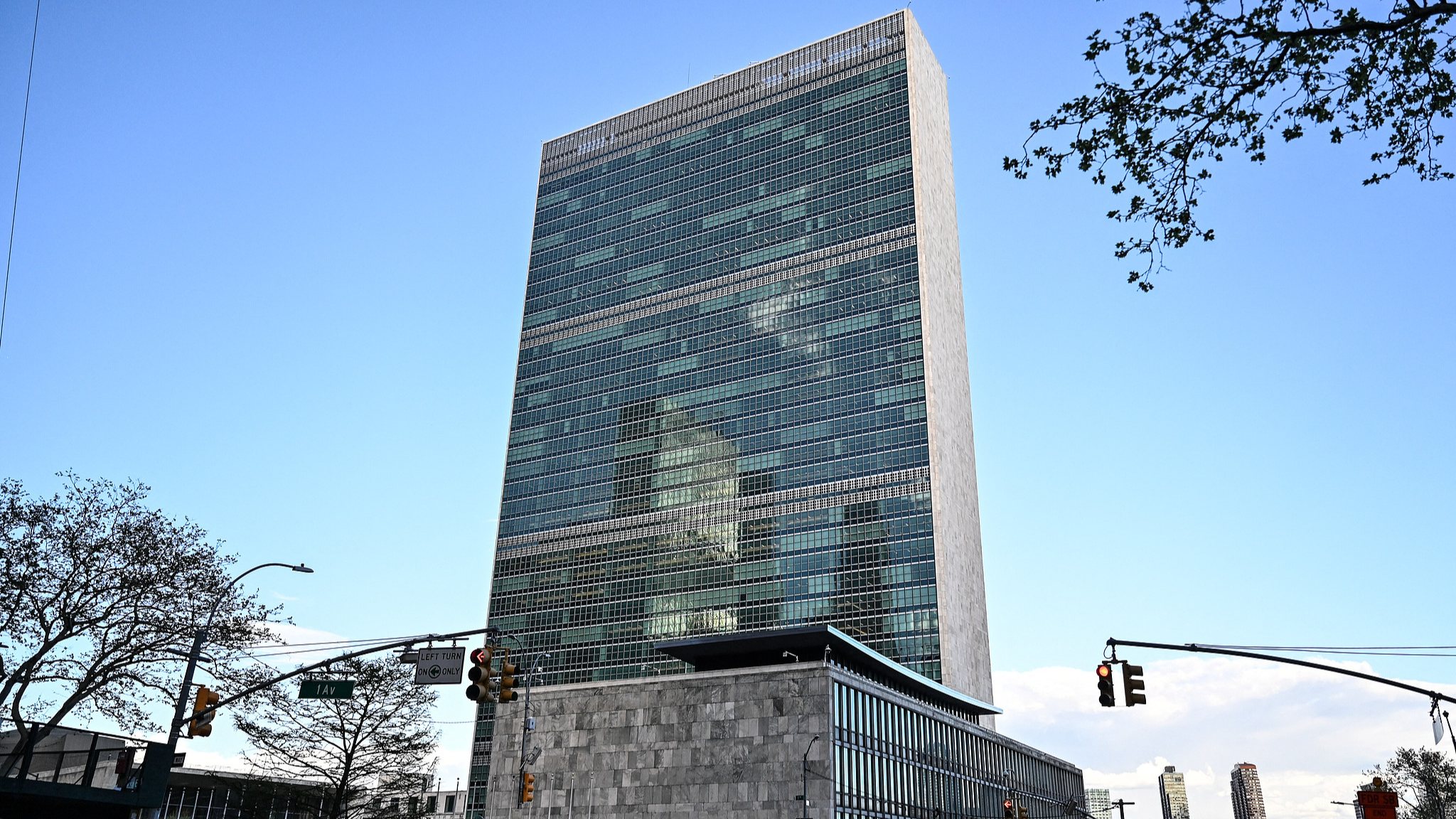 Wang Yi calls for strengthening UN in talks with foreign officials