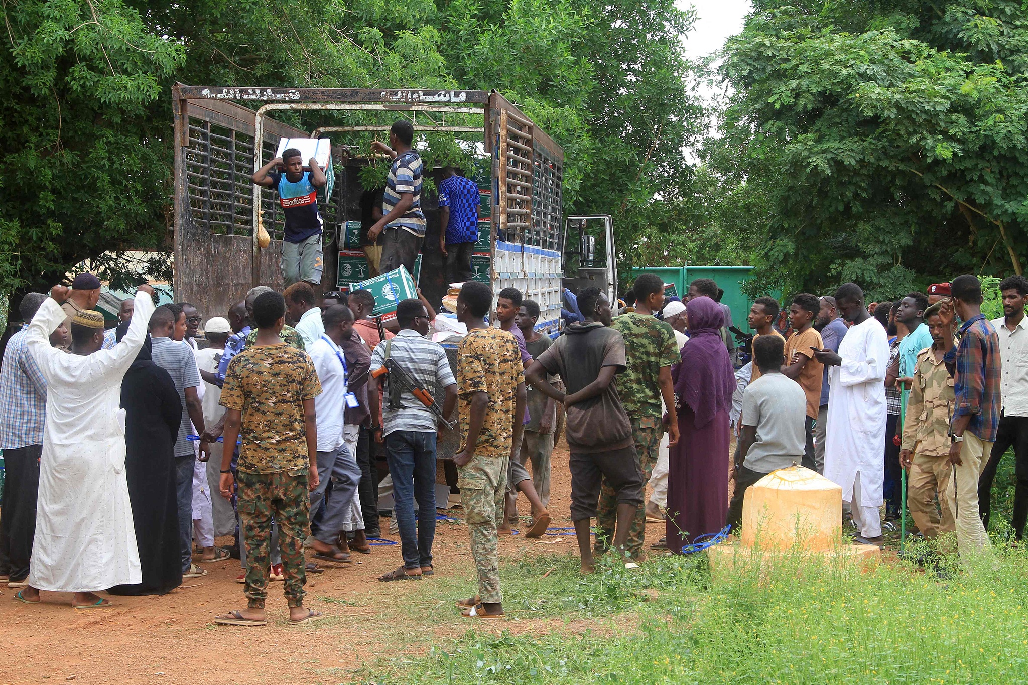 Sudanese queue to receive humanitarian aid in Ombada, Sudan, August 24, 2025. /CFP
