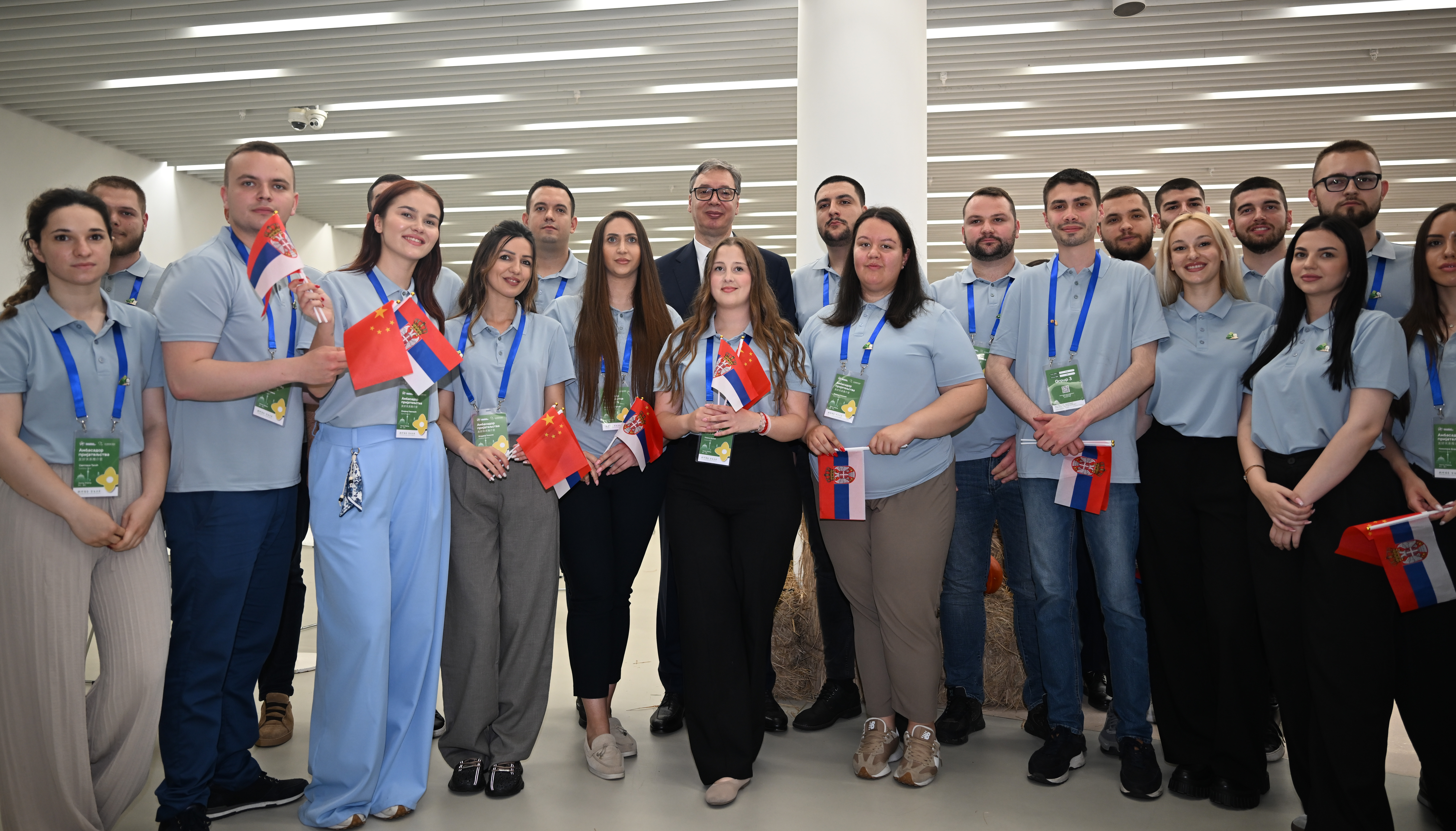 Serbian President Aleksandar Vucic and young Serbians participating in an exchange program in China pose for photos at the Minth Group in Jiaxing, east China's Zhejiang Province, on May 27, 2026. /IC 