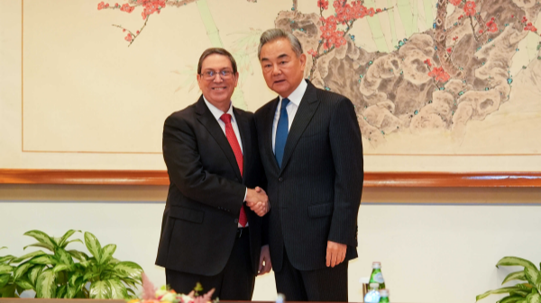 Chinese FM meets Cuban, Portuguese counterparts in New York