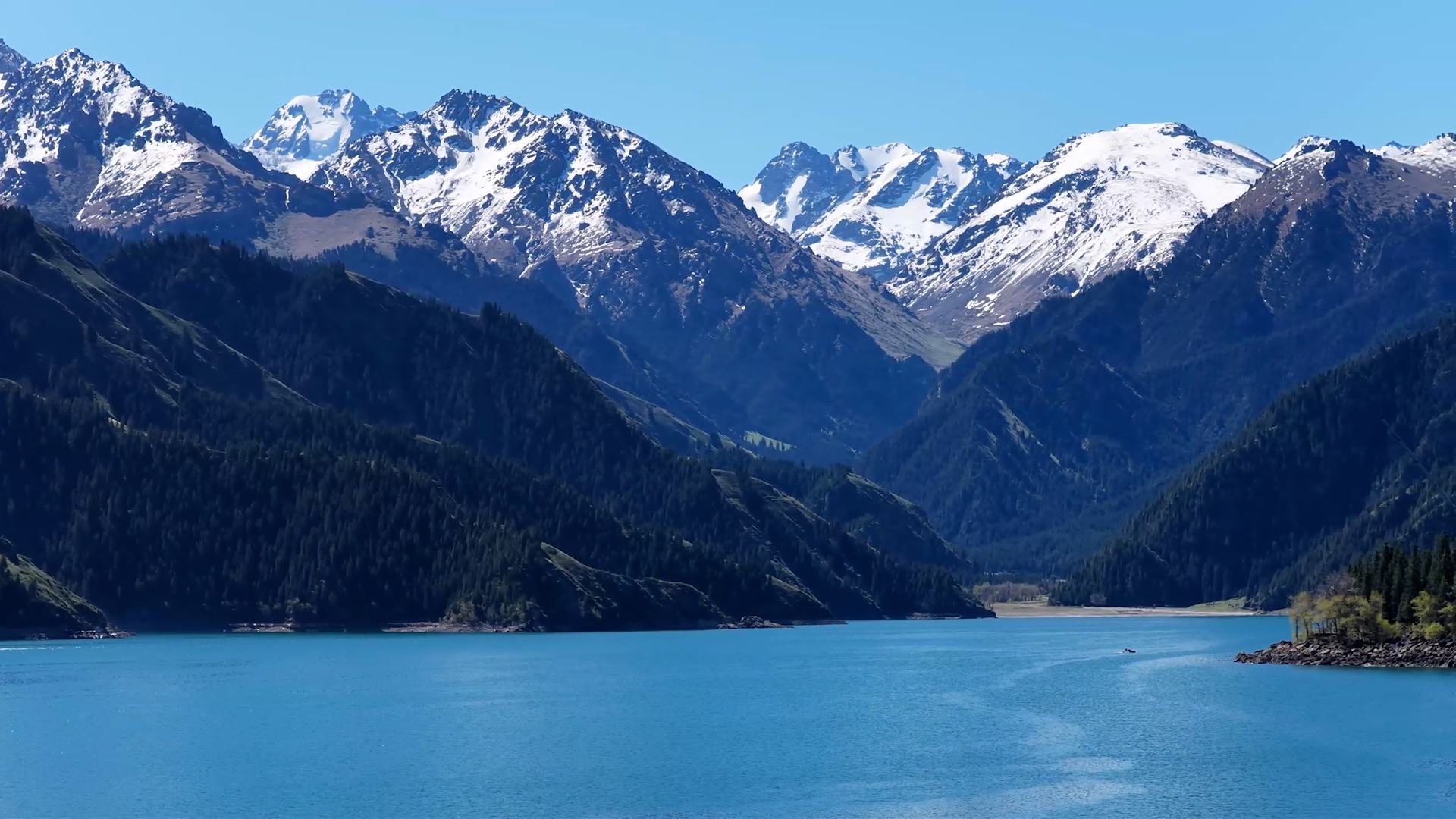 How Xinjiang's Tianchi is keeping tourists around longer