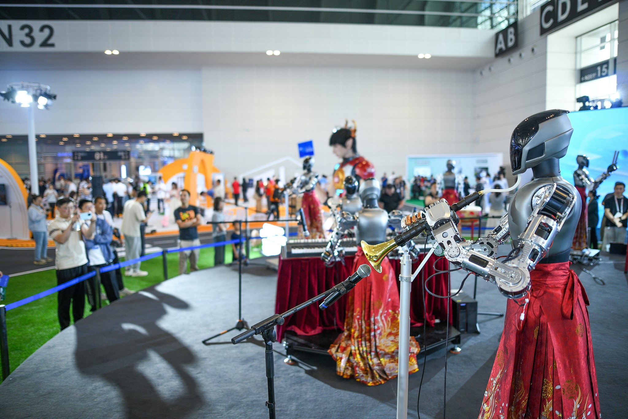 A music band of humanoid robots perform at the World Intelligence Expo, east China's Tianjin Municipality, May 28, 2026. /VCG
